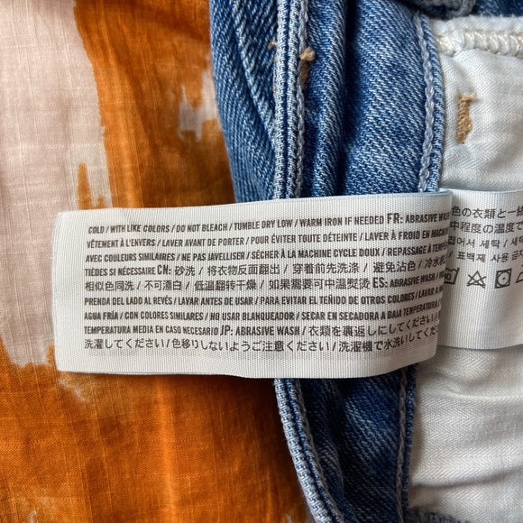 Hollister Ultra High-Rise Mom Jean, vintage stretch. Size 5 regular, W 27” L 27” - Picture 7 of 7